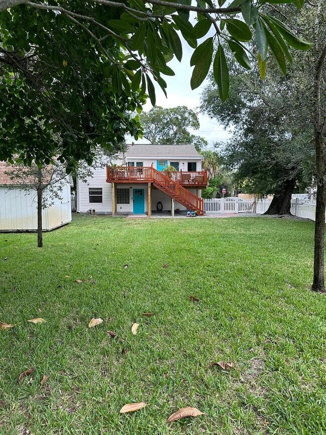 Building Photo - 3505 Iris St N