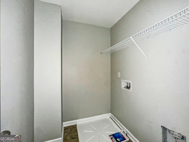 Building Photo - 212 Daisy Cir