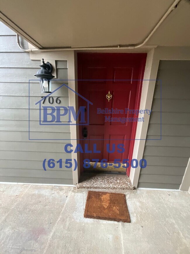 Building Photo - 706 Ashlawn Pl