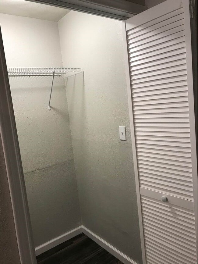 Building Photo - 1020 N Main St