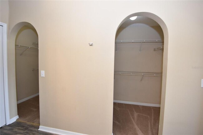 Building Photo - 27 Riverdale Ln