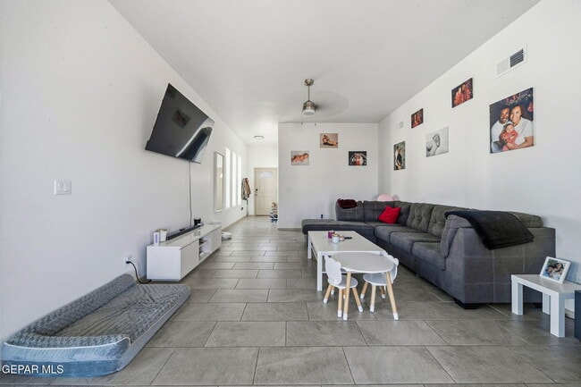 Building Photo - 1181 Summer Rain St