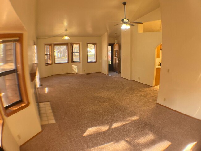 Building Photo - Single-Level 3 Bedroom Home in University Heights | Fenced Backyard + 2-Car Garage