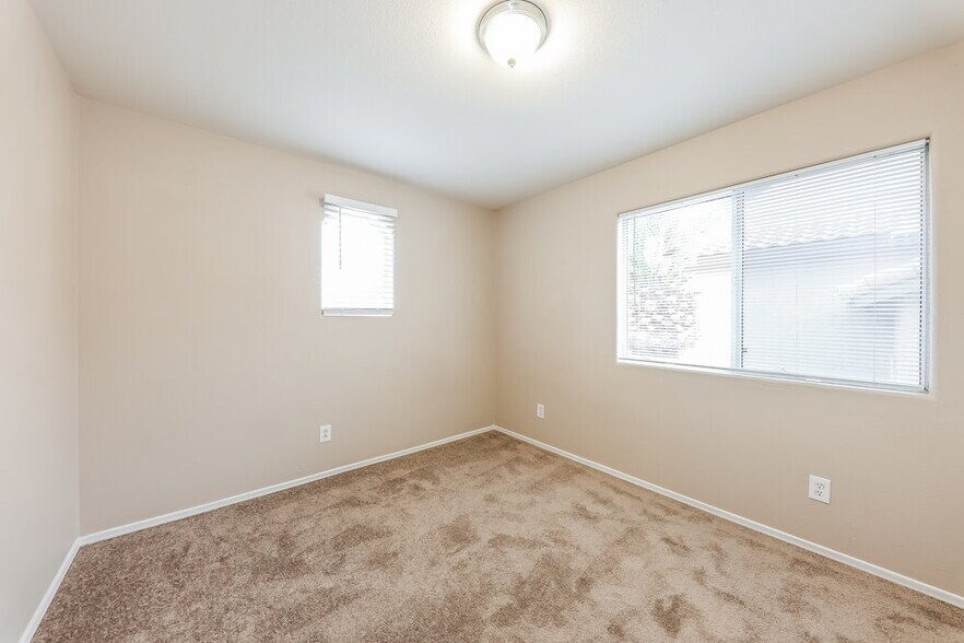 Building Photo - 1226 E Helena Dr