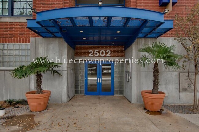 Building Photo - 2502 Live Oak St