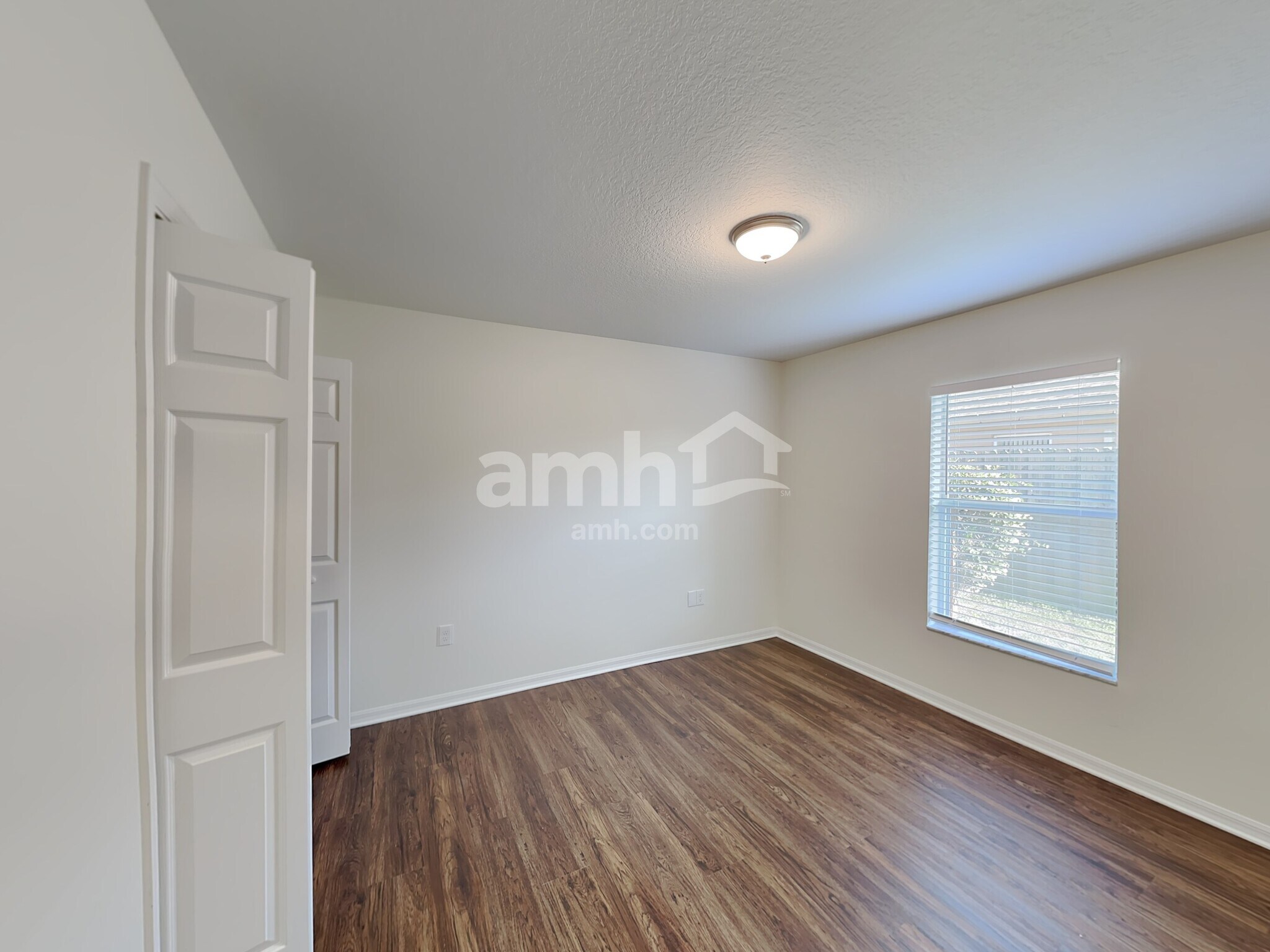 Building Photo - 9605 27th Ave E