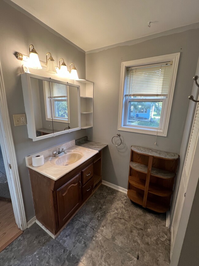 Bathroom vanity - 207 Mill St