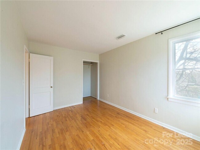 Building Photo - 220 Wakefield Dr