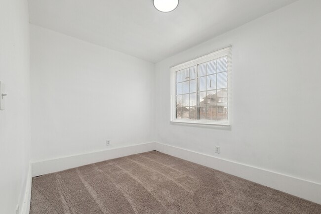 Building Photo - 1478 Helen St