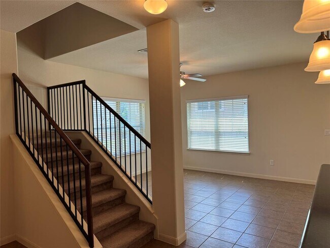Building Photo - 1620 Bryant Dr