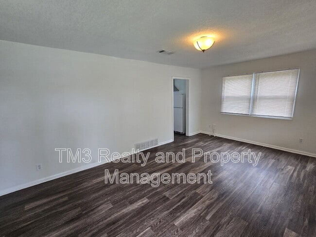 Building Photo - 811 W Sheridan St