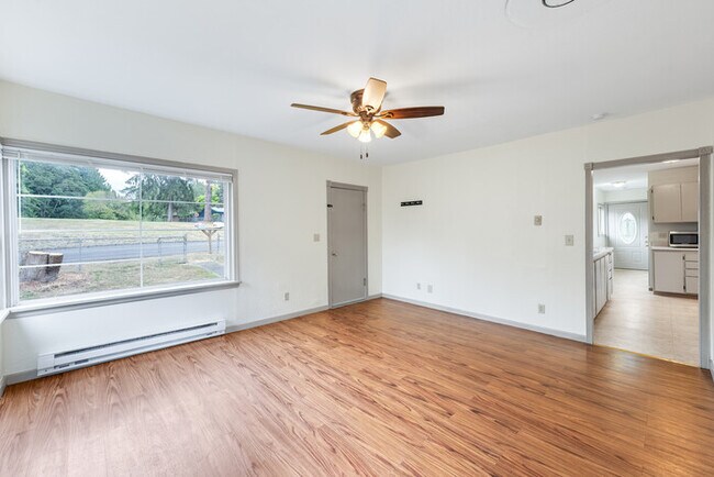 Building Photo - TWO BEDROOM HOUSE IN KELSO