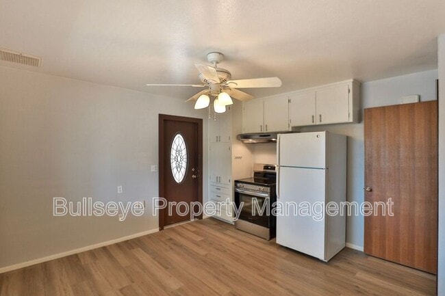 Building Photo - 1037 E El Caminito Dr