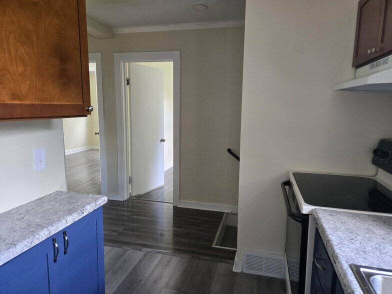 Driveway entry area/bedroom entrances - 826 Clayton St