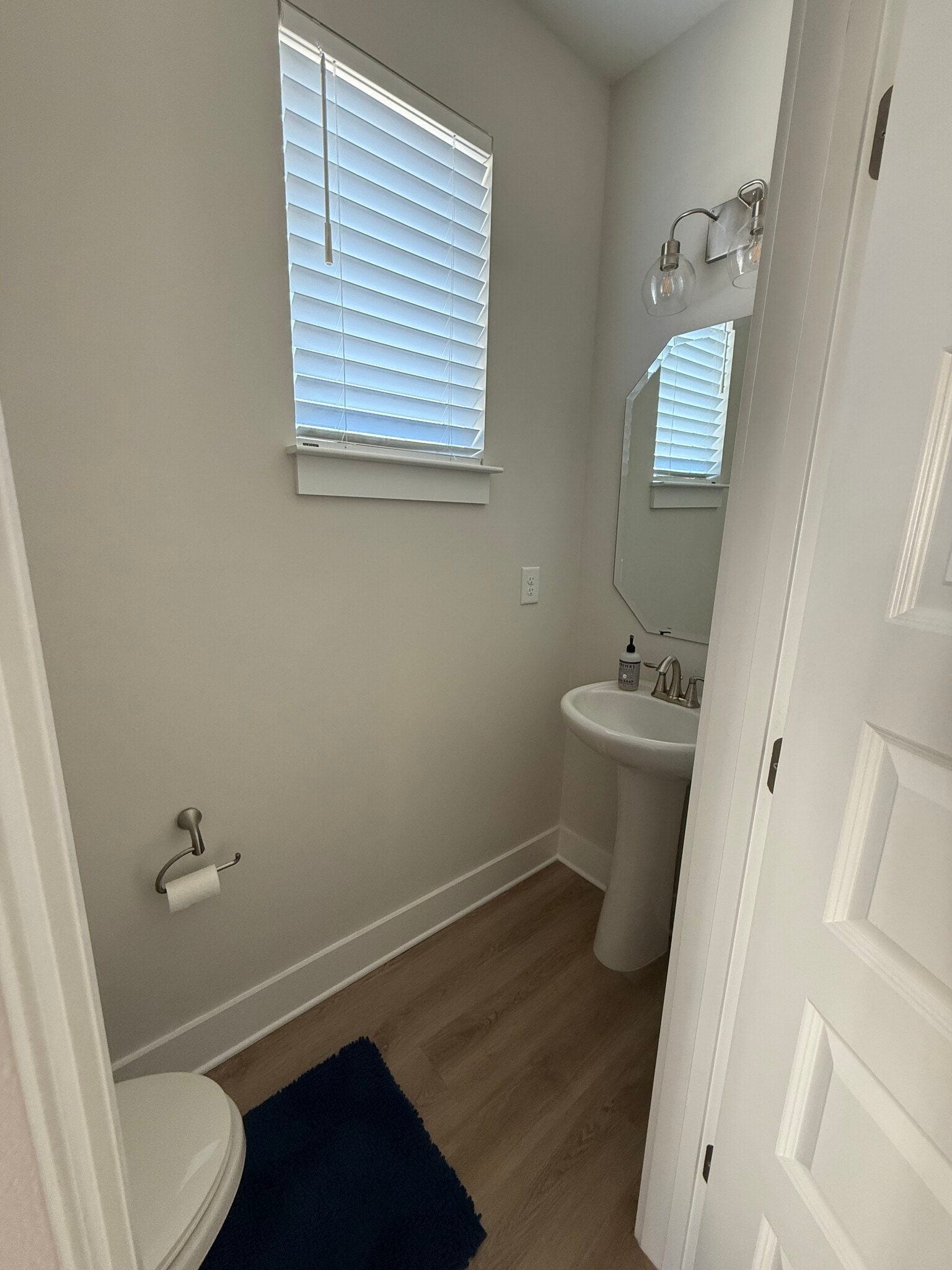 Building Photo - 219 S Bruns Ave