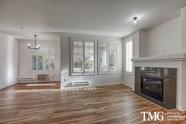 Building Photo - Cute Condo w/ 2 Beds 2 Baths and Patio in Beaverton!