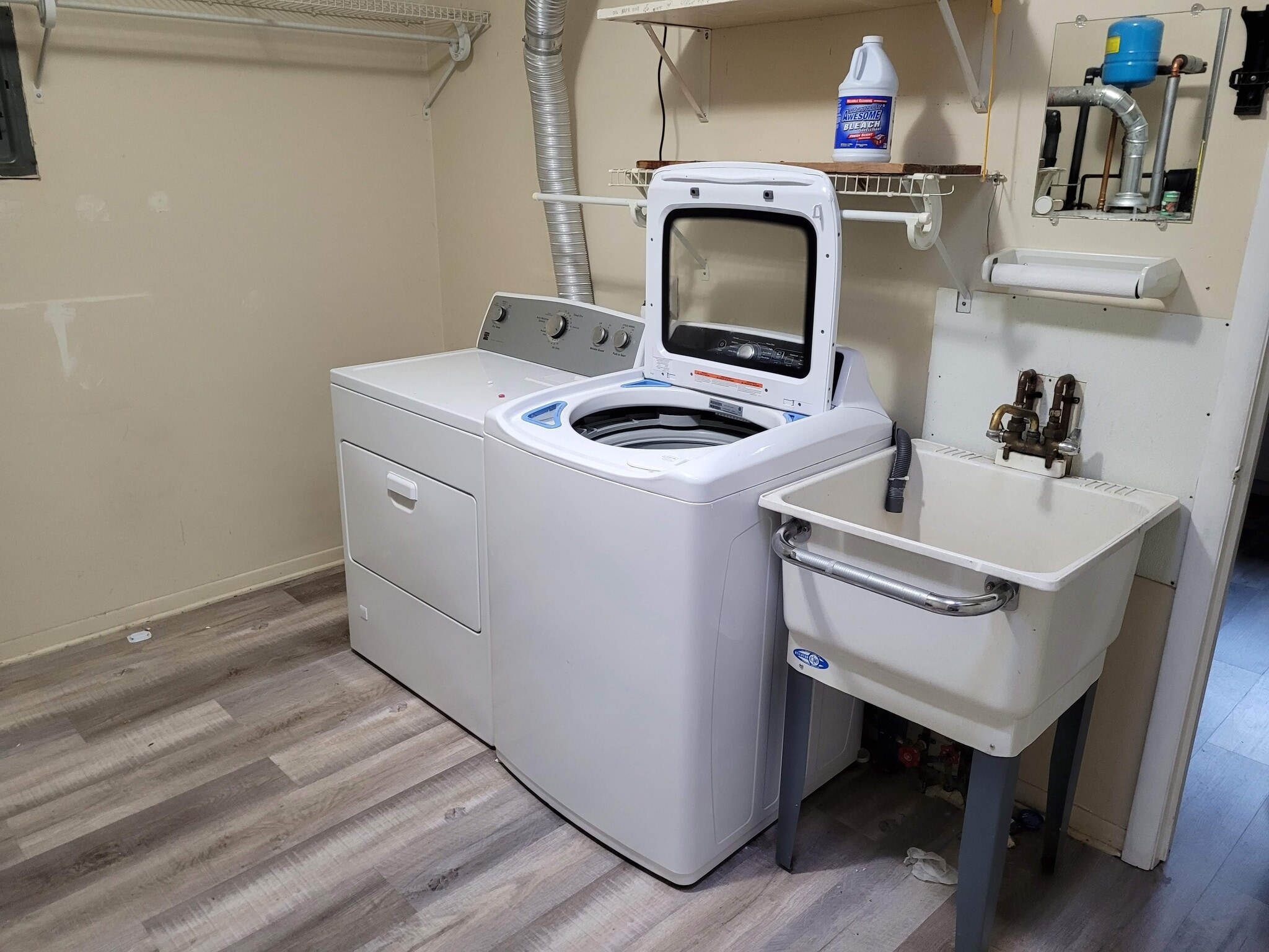 Laundry/Mud Room - 21119 Albion Rd