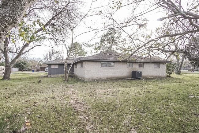 Building Photo - 2505 Texas Ave