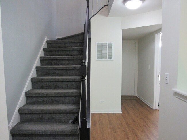 Building Photo - 255 W Treehouse Ln