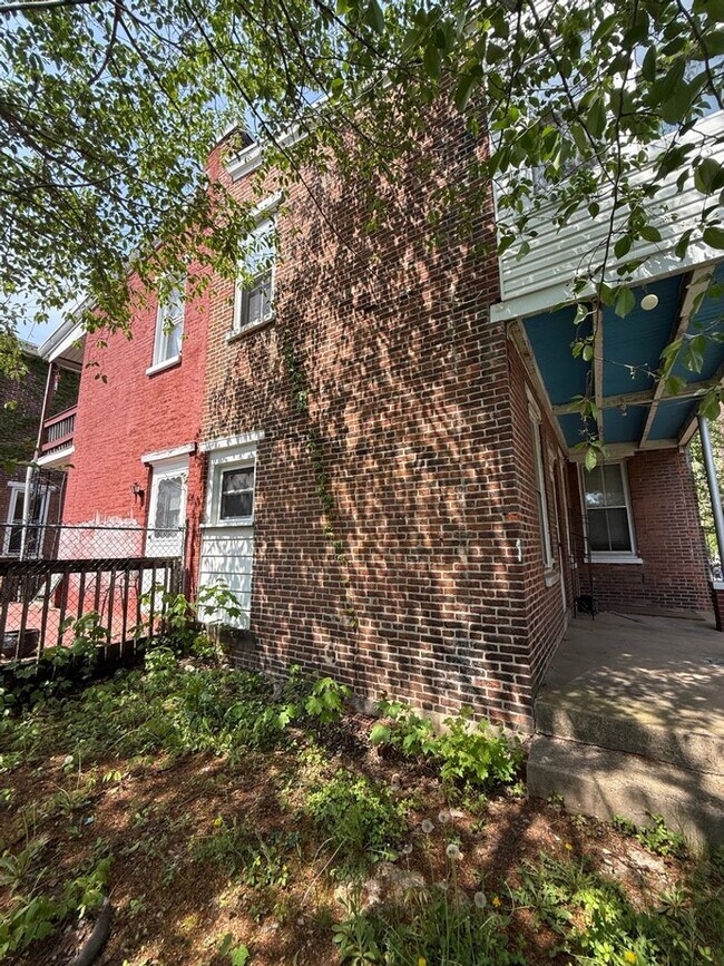 Building Photo - Beautiful Victorian Rowhome with Modern Updates – Available Now!