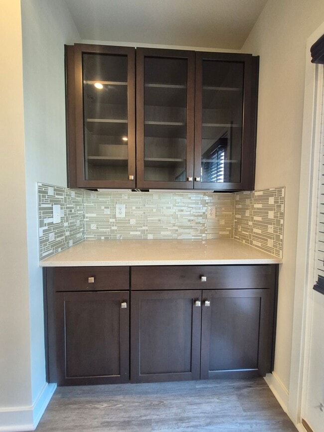 Building Photo - BEAUTIFUL END UNIT TOWNHOME IN NEW MARKET