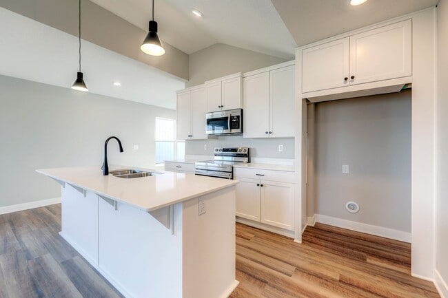 Building Photo - {18021} Southpointe Ranch + Finished Basem...