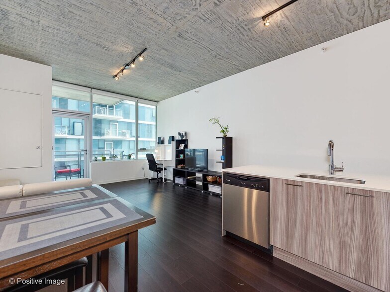 Building Photo - 1345 S Wabash Ave