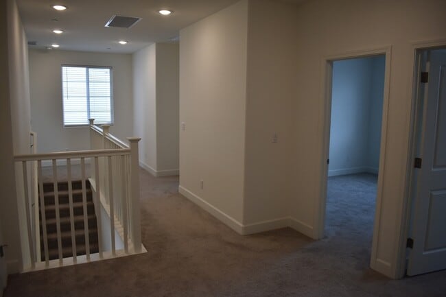 Building Photo - 8168 Oxbow Landing Loop