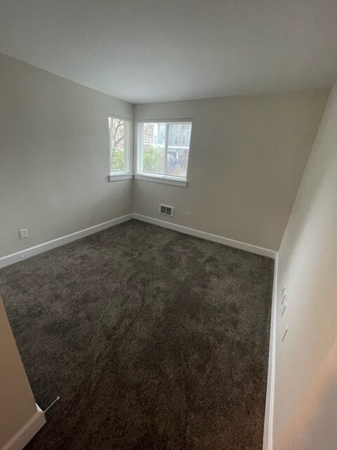 Building Photo - 300 N 130th St