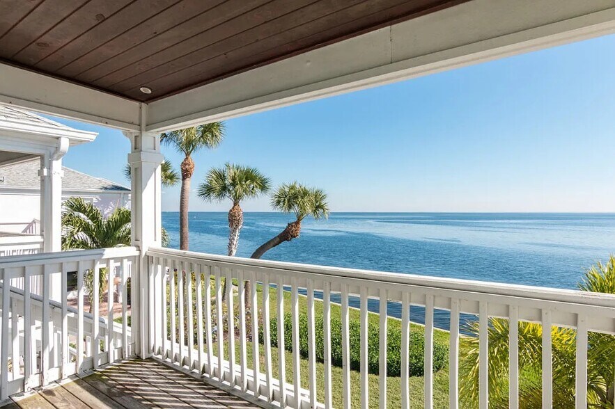 Building Photo - 4858 Coquina Key Dr SE