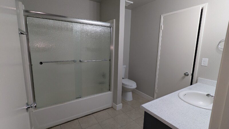 Building Photo - 815 N Peach Ave