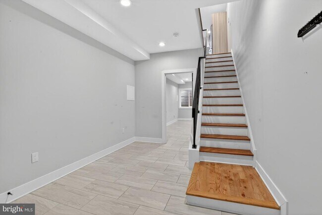 Building Photo - 431 W Norris St