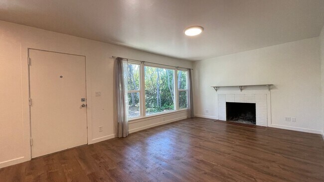 Building Photo - Large 6- Bedroom, 3-Bathroom home in San Luis Obispo