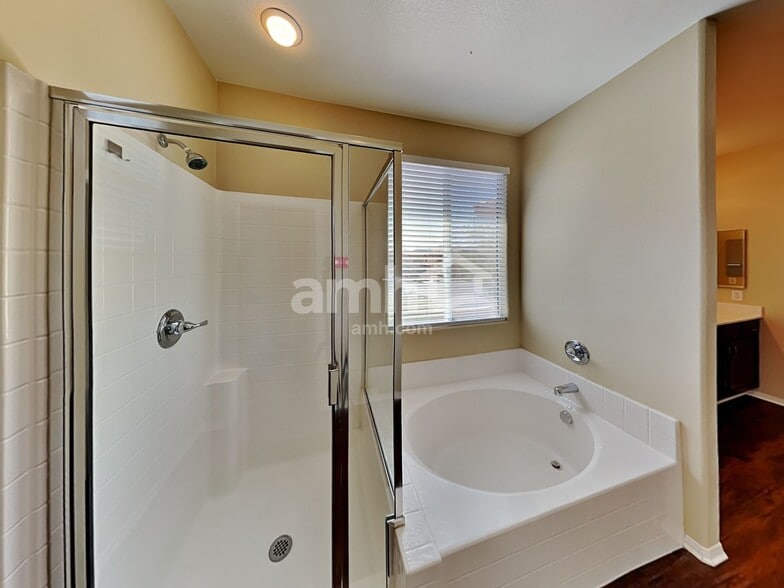 Building Photo - 7585 Engleberg Ave