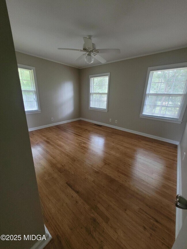 Building Photo - 2989 King Alfred Dr