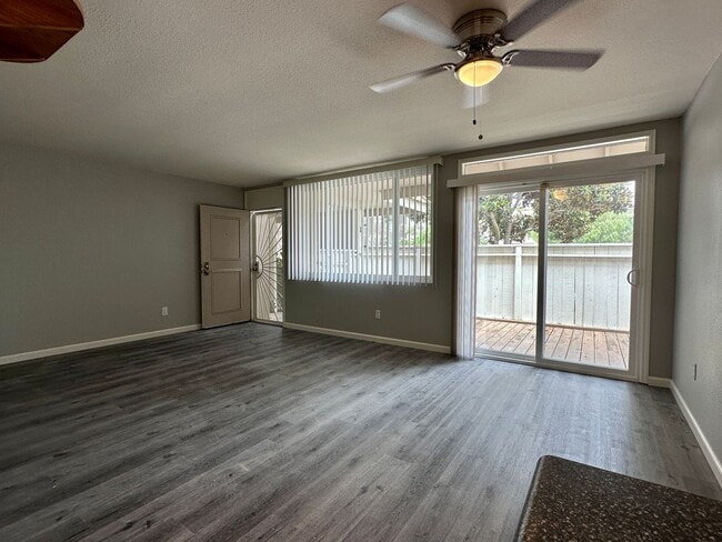 Building Photo - Beautiful 3 Bedroom 2 Bath Condo in Point Loma w/Three Private Patios