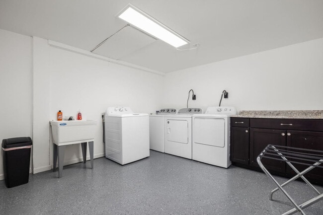 Building Photo - 6004 5th St