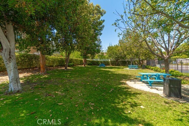 Building Photo - 2562 Woodbury Dr