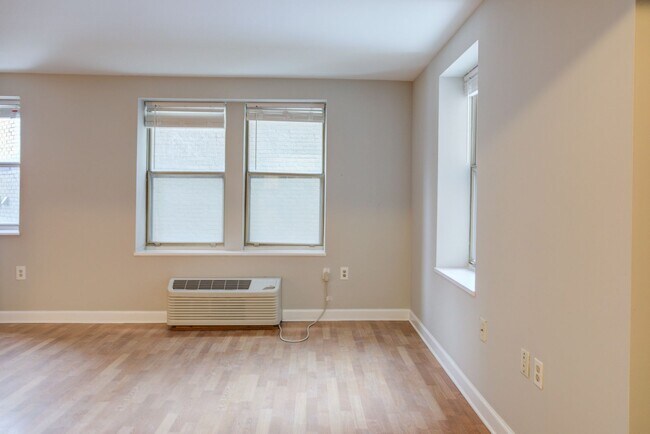 Building Photo - Spacious Studio Across from Meridian Hill Park!