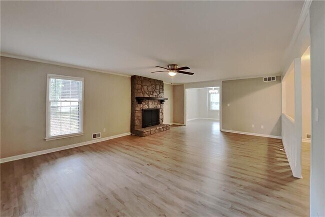 Building Photo - 255 St Patrick Dr SW