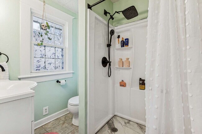 Building Photo - 102 Pear Ave