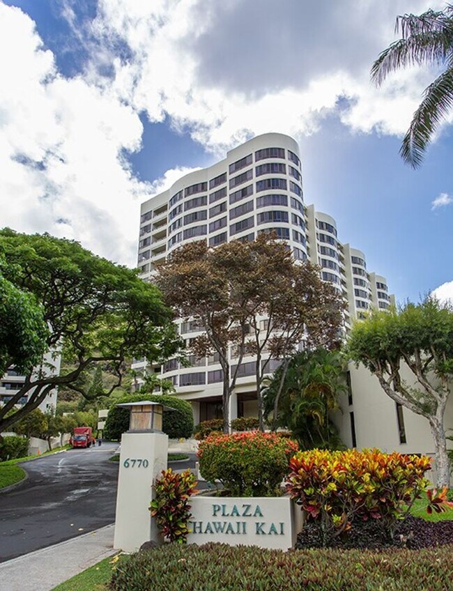 Building Photo - 2 Bedroom Corner Unit with 2 Side-by-Side Covered Parking Stalls in Hawaii Kai