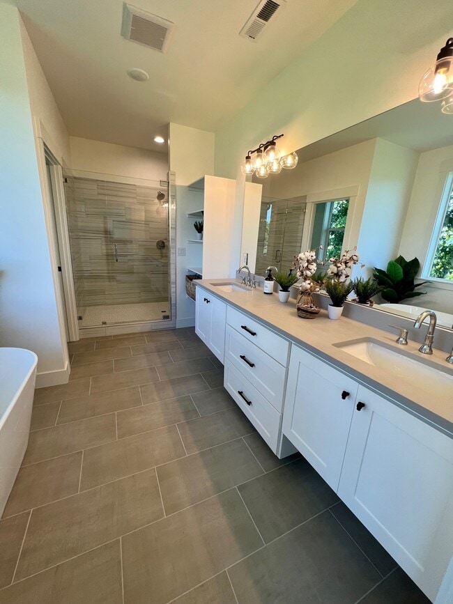 Building Photo - 107 Golf Vw Dr