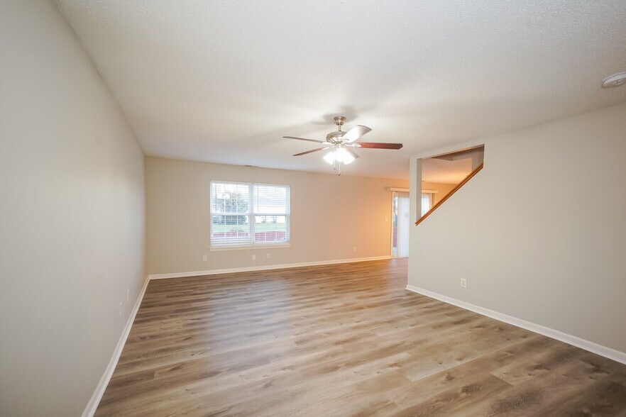 Building Photo - 10302 Draycott Way