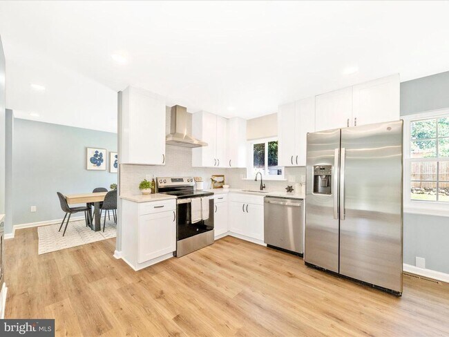 Building Photo - 1305 Peachtree Ct