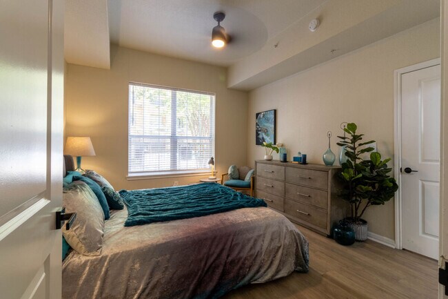 Building Photo - Get Up to 5 Weeks Free with Your New Lease