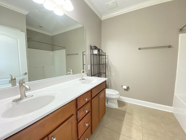 Building Photo - 411 Gallery Dr