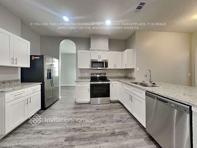 Building Photo - 10332 Goldenbrook Way