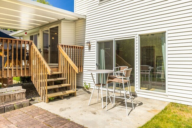 Building Photo - For Rent: Beautiful 3 Bed, 3 Bath Home in Desirable Eagle Ridge