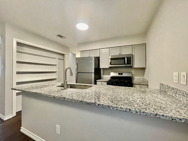 Building Photo - 1108 Hazelton St